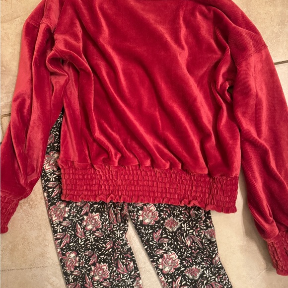 Girls Two Piece Sweater and Pants outfit - Picture 12 of 13